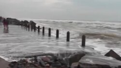 India Cyclone - Hundreds of thousands of people evacuated as cyclone sweeps through the Bay of Bengal News Clip