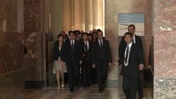 CLEAN : Japanese PM Abe visits Louvre museum in Paris News Clip