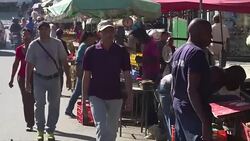 CLEAN : 100 bolivar bills return to Venezuela streets News Clip