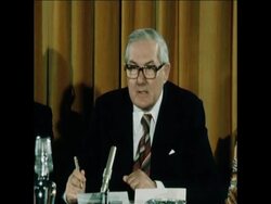 SYND 24 4 78 WEST GERMAN CHANCELLOR, HELMUT SCHMIDT, IN LONDON Instructional Video