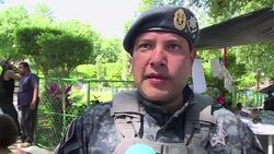 VOICED : Mexico busca 43 desaparecidos con vida News Clip