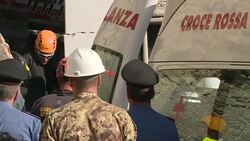 CLEAN : Italian fighters struggle to rescue earthquake victims 4 News Clip