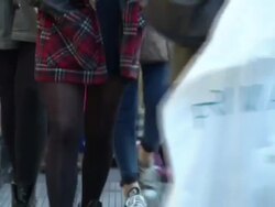 Shoppers rush to buy presents before Christmas News Clip