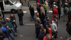 Retirement protest turns violent in Lyon, arrests Instructional Video
