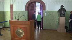 CLEAN : Colombian president wins Nobel Prize for peace efforts (3) News Clip