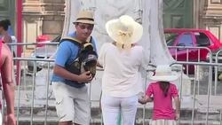 VOICED : Turistas en Brasil toman precauciones para evitar zika News Clip