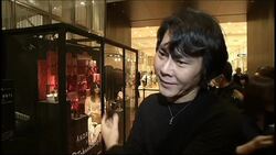 Shop uses female robot to advertise Valentine's chocolates Instructional Video