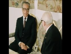 SYND 23 8 77 SHAH MEETS JABLONSKI AND GIEREK News Clip