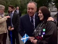 Scottish Referendum: lex Salmond departing polling station News Clip