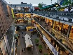 MS T/L People shopping and having tour in Ssamziegil building in Insadong tour area / Insadong, South Korea Stock Footage