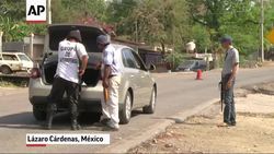 Se acercarse la fecha limite para que los grupos de autodefensa en Mexico se desmovilicen News Clip