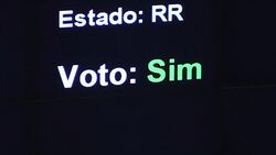 VOICED : URGENTE: Brasil: Lider del PT reconoce victoria de impeachment News Clip
