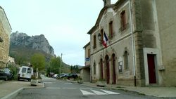 CLEAN : French peak off limits News Clip