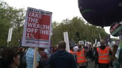 CLEAN : Thousands march in London over wages News Clip