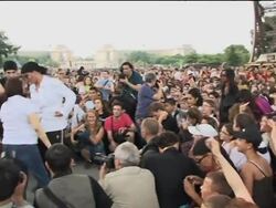 Moonwalk tribute at Eiffel Tower; Usher, Lagerfeld News Clip