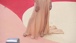 Robert Pattinson and FKA Twigs, Nicki Minaj, Rachel McAdams, Mary Kate and Ashley Olsen, Bella Hadid and The Wknd arrive at the Met Gala News Clip