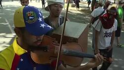 CLEAN : Violin playing demonstrator makes appearance at Caracas protest News Clip