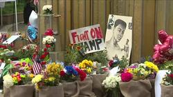 CLEAN : Flowers, balloons and artwork pile up at Muhammad Ali Center News Clip