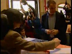 WRAP PM Zapatero votes in parl. elex ADDS comments, departs News Clip