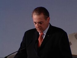 IOC chief Rogge says London shldn't try to top Beijing News Clip