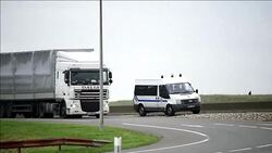 CLEAN : Iraq migrant crushed to death by pallets in Calais News Clip