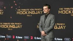 CLEAN : Final Hunger Games movie cast attends world premiere in Berlin News Clip