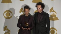 Dwight  Yoakam praises Beck, Miranda Lambert on win, Gaga poses with Tony Bennett News Clip