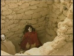 Cemetery of Chauchilla, mummies and skulls in grave, zoom in to CU, Peru Stock Footage