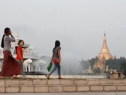 Time lapse:fountain near the Shwedagon Pagoda Stock Footage