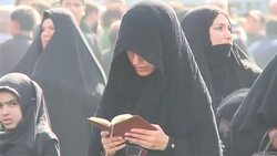 CLEAN : Crowds mass in Iraqs Karbala for mourning ritual News Clip