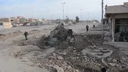 CLEAN : Iraqis receive water aid in Mosul News Clip