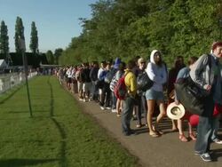 Crowds Gather to Get into Wimbledon News Clip