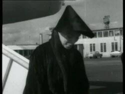 Joan Collins returns home Stock Footage