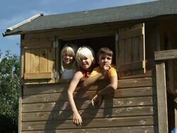 Kids in tree house (Shot on Red) Stock Footage