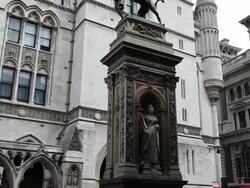 Queen Victoria and a dragon statue, Temple Bar monument, London Stock Footage