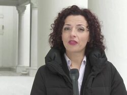 HD: Financial Journalist Reporting Live Stock Footage