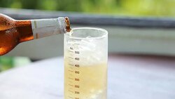 Pour beer. Stock Footage