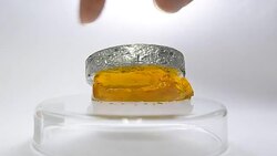 weight bearing experiment of yellow gel Stock Footage