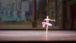 VOICED : El Bolshoi ruso baila por ninos de Kiev News Clip