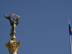 CU woman statue  Stock Footage