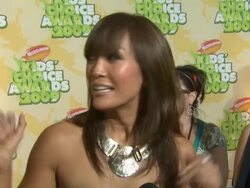EVENT CAPSULE REPORTER/CHYRON: Nickelodeon's 2009 Kids' Choice Awardst, Los Angeles, CA, United States, 03/28/09  Stock Footage