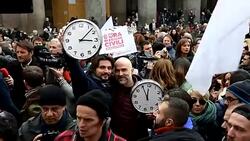 VOICED : Manifestaciones en Italia a favor de union civil homosexual News Clip