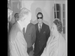 SYND 9-2-72 DOUGLAS HOME HOLDS PRESS CONFERENCE ABOUT BANGLADESH News Clip