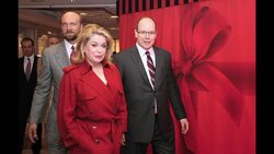 CLEAN : Interpol launches hunt for former Putin banker News Clip