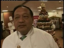 A groups of students of a prestigious Peruvian culinary academy thought they would get festive in a rather different way by opening an Christmas exhibition on Saturday made entirely of potatoes. News Clip