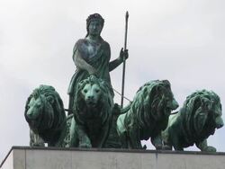 CU PAN Quadriga with Figure of Victory on Siegestor (Victory Gate) in Munich Stock Footage
