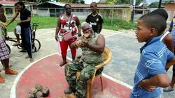 CLEAN : Panamanian claims to master art of peeling News Clip