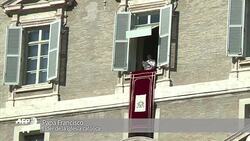 VOICED : El papa insta a los emigrantes a no dejarse robar la esperanza News Clip