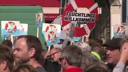 CLEAN : Thousands march in support of migrants in Vienna News Clip