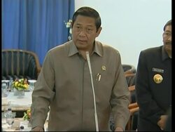 Bush snr and Clinton tour grim sites from Asian tsunami Instructional Video